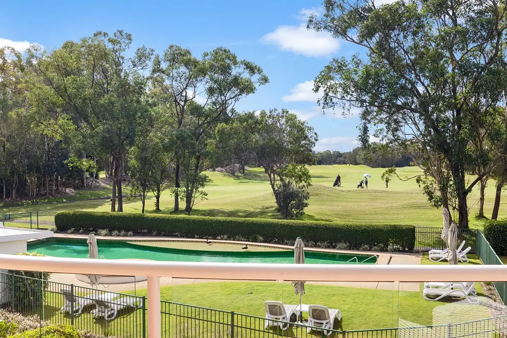 Fully furnished 3 bedroom apartment on the Twin Waters golf course!