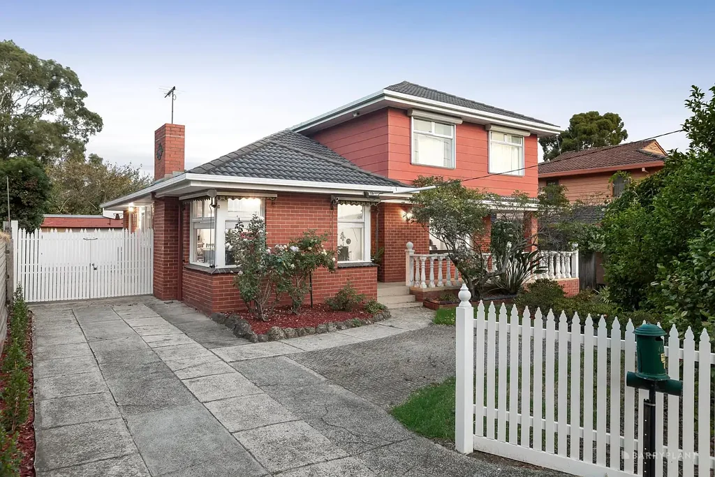 Blackburn South 5Moenga Space and Style Across Two Generous Levels