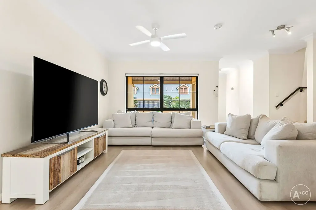 Botany 3બેડરૂમ Contemporary Townhouse Living with House-Like Space & Privacy