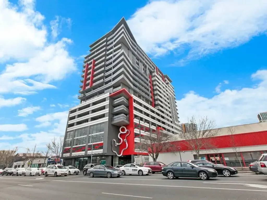 Great location with stylish, modern and furnished apartment in exceptional lifestyle.