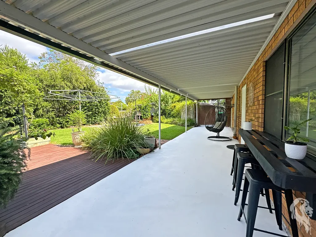 Narrabri 3ਬੈੱਡਰੂਮ STYLISH TWO-STOREY HOME WITH MULTIPLE LIVING SPACES