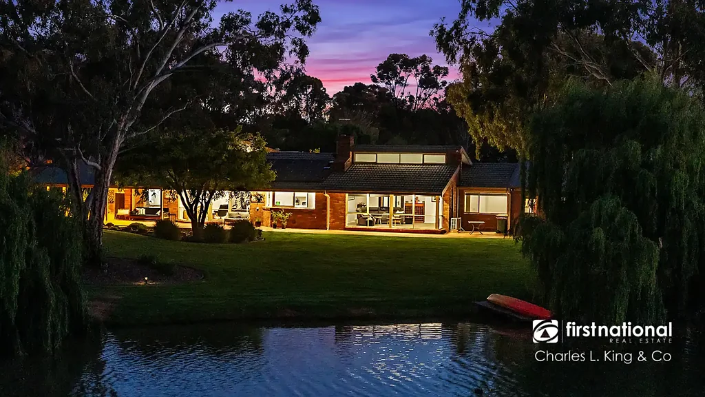 Moama 4 Slaapkamer Amazing Lake Frontage in a Tranquil Setting