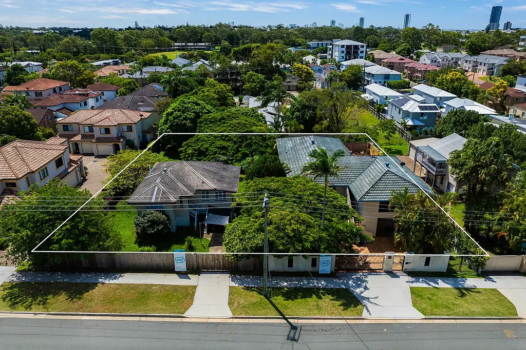 Southport 7침실 Money Maker... 90 Unit Development Site with 2 Homes!