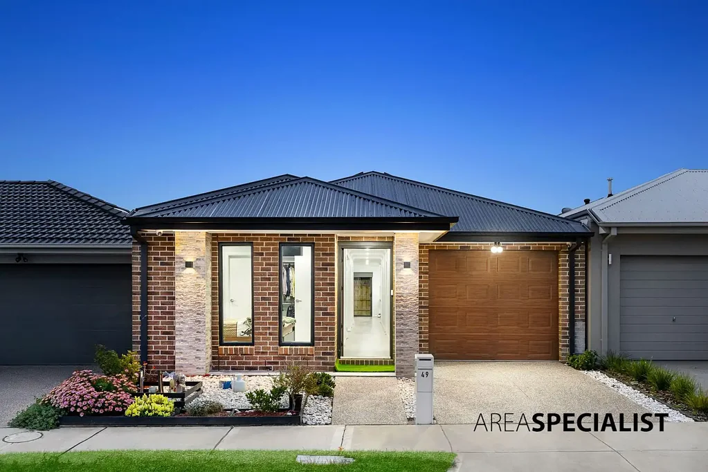 49 Benoit Circuit, Clyde North, VIC 3978