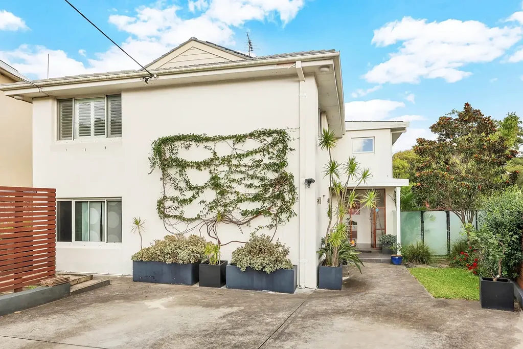 FULLY FURNISHED | SHORT-TERM LEASE | SUBSTANTIAL FAMILY HOME IN QUIET CUL-DE-SAC