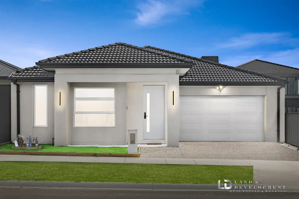 Mickleham Discover your dream home-a perfect blend of modern design and convenience!