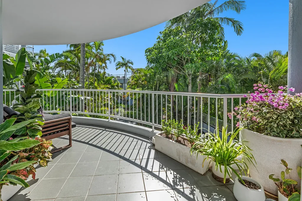 Runaway Bay 2房  Owners Committed Elsewhere - Grab a Bargain