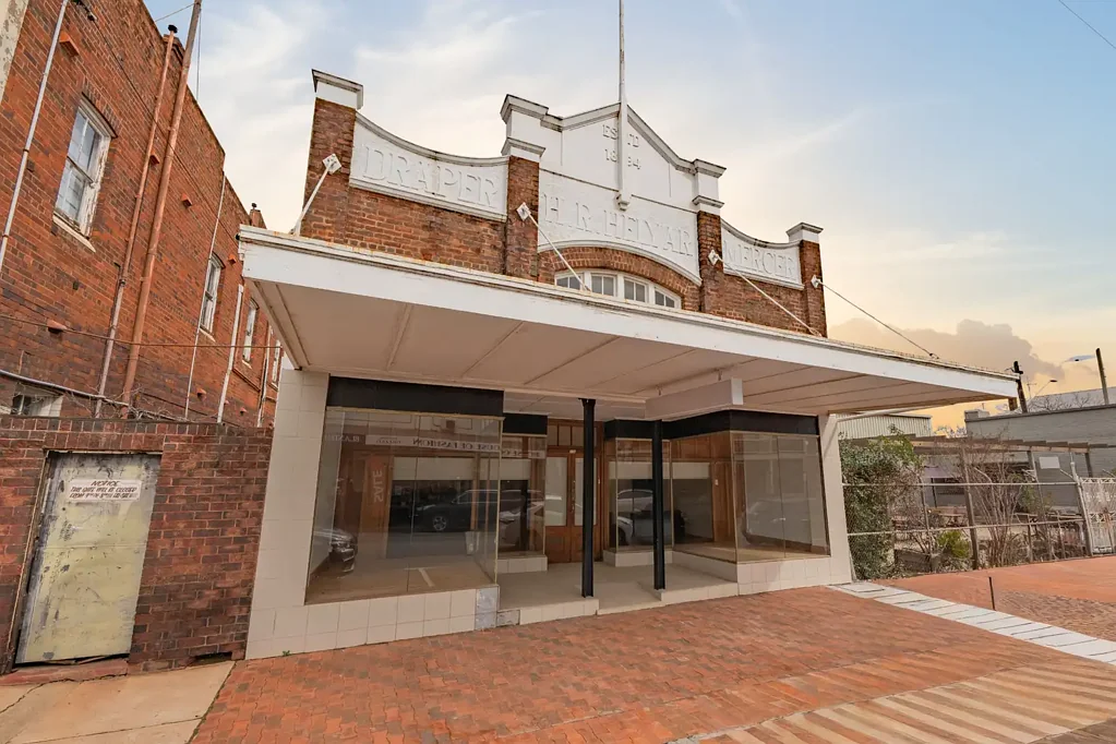 West Wyalong 2房  A Unique Blend of Luxury, Character & Contemporary Design