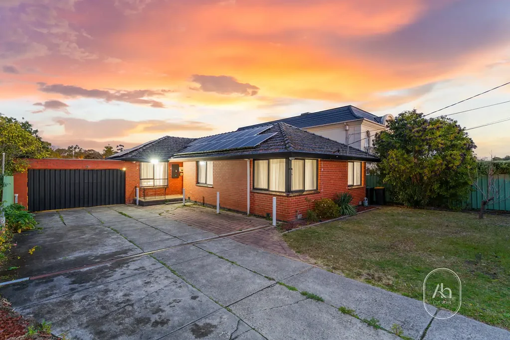 Grand Family Living in the Heart of Glen Waverley