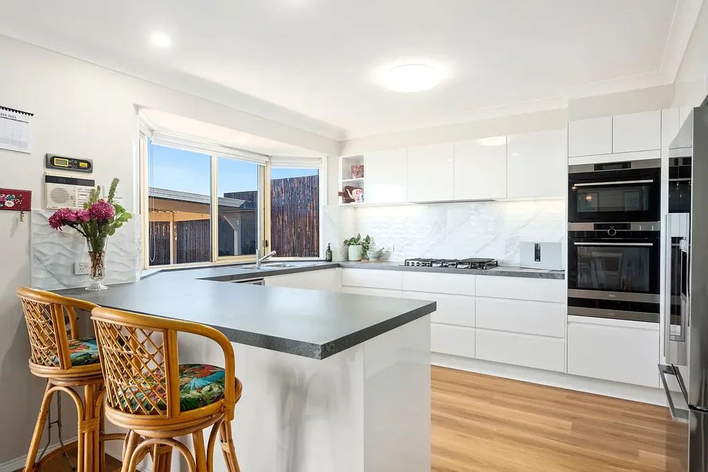 Berkeley 4ਬੈੱਡਰੂਮ Escape to Serenity: Unwind in Your Lakeview Home with a Resort-Style Backyard!