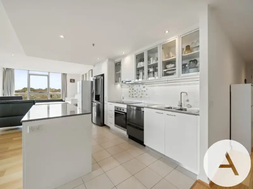 Sweeping Views and Inner-City Lifestyle in the Heart of Canberra