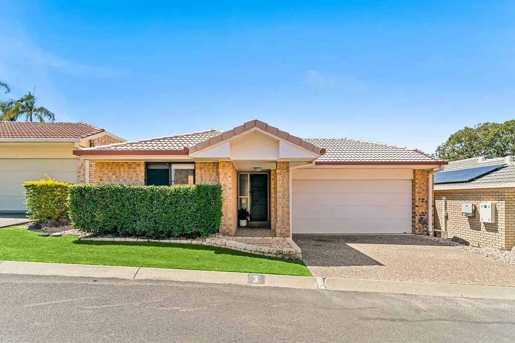 Eight Mile Plains 3Habitaciones Rare, Freestanding, Lowset Villa with Double Garage!