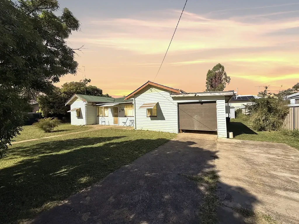 Chinchilla 3Moenga Massive potential for the Renovator in this lovely, quiet Street.