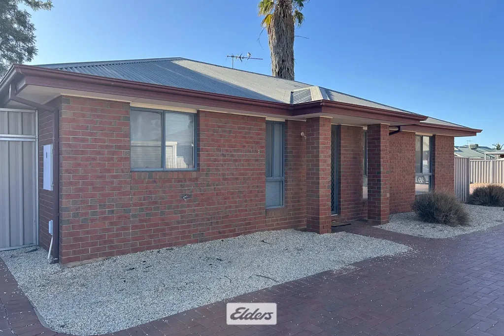 Modern Comfort Just Moments from Schools & Shops