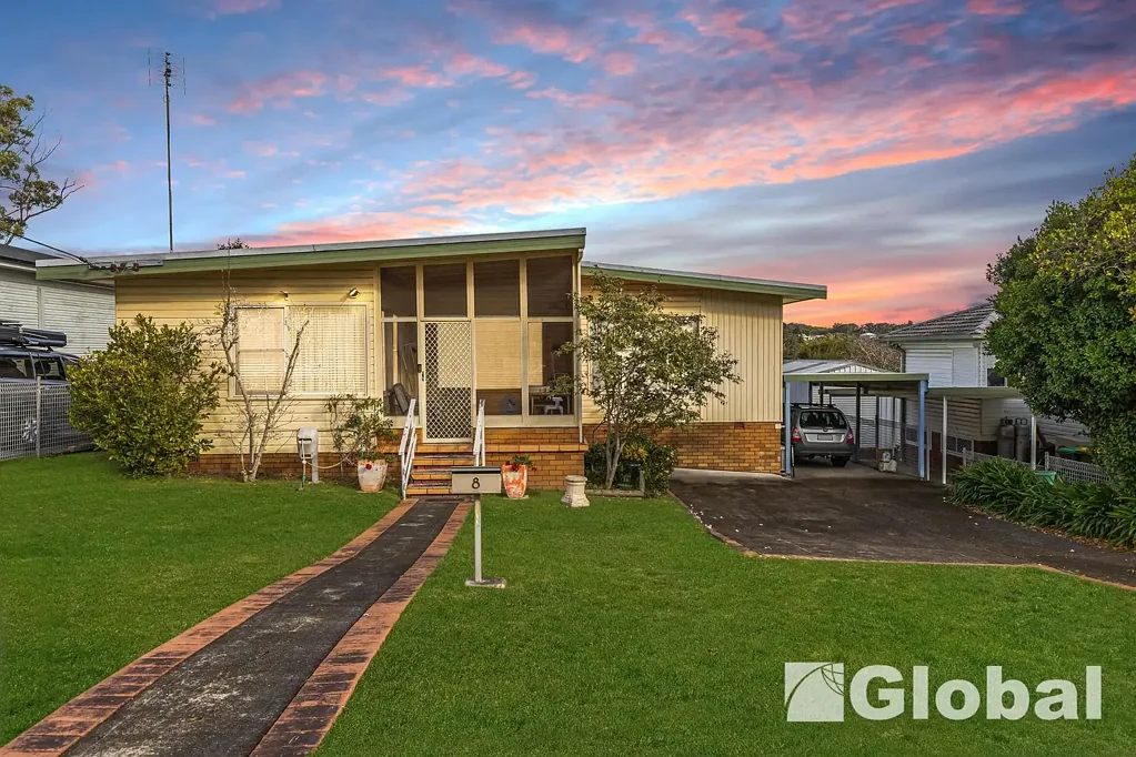 8 Robert Avenue, Warners Bay, NSW 2282