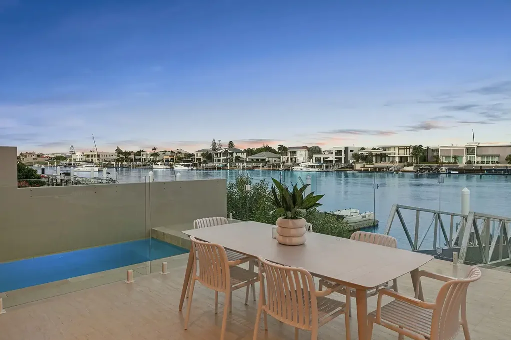 Mooloolaba 4Phòng ngủ LUXURIOUS EAST FACING RIVERFRONT DUPLEX IN PRIME MOOLOOLABA LOCATION!
