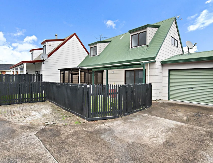 2/27 Buckingham Crescent, Papatoetoe, Manukau City, 3部屋, 2バスルーム, House