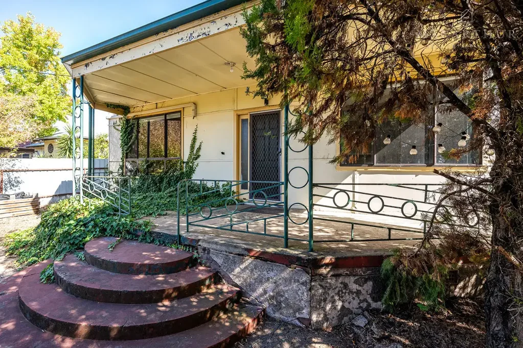 Spacious & Secure Family Home in Prime Kooringal Location