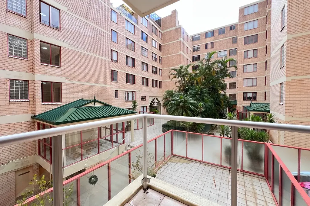 Modern One-Bedroom Apartment in the Prestigious Pacific Park Complex