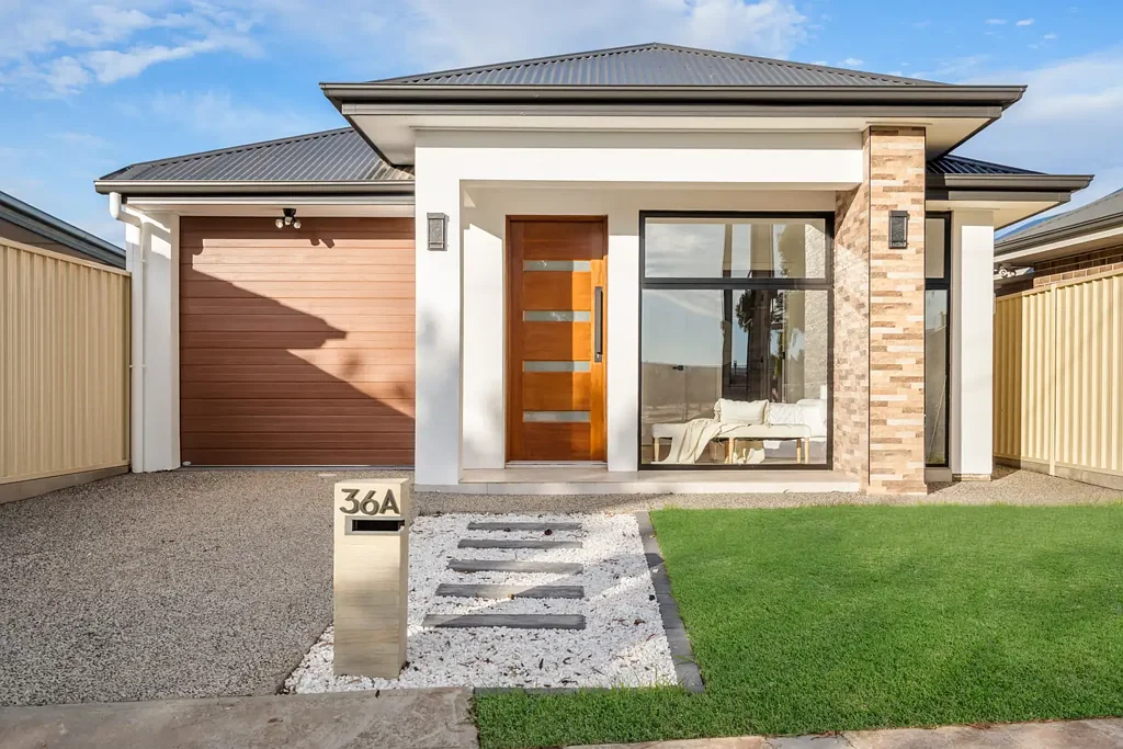 Northfield 4chambre Dual Indoor & Outdoor Kitchens: An Entertainers Sparkling New Address!