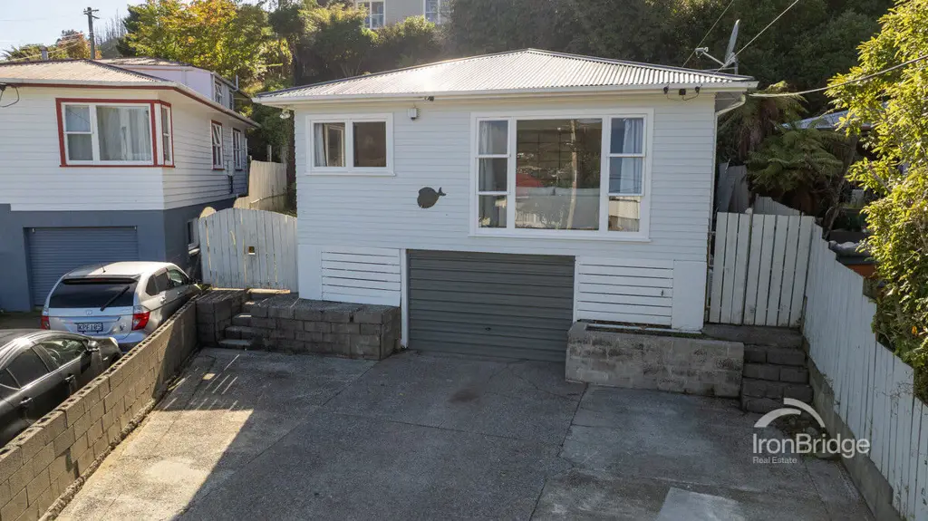 Wainuiomata 3બેડરૂમ Potential on Petrie