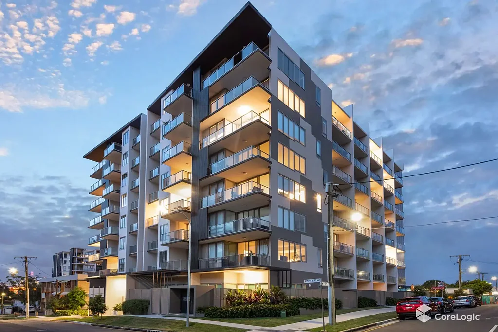 Superb 5th Floor Apartment with Two Secure Car Parks!