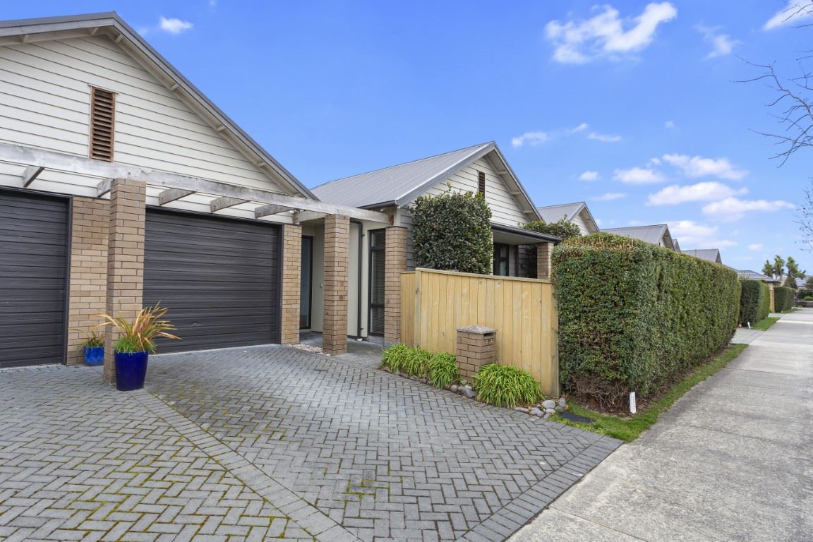 8 Saracen Avenue, Northwood