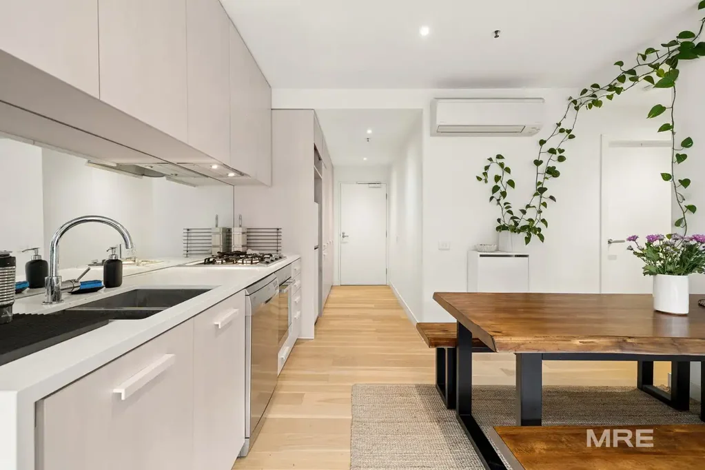 South Melbourne 2Kwarto Elevated South Melbourne Living with Stunning Views, Secure Parking & Storage