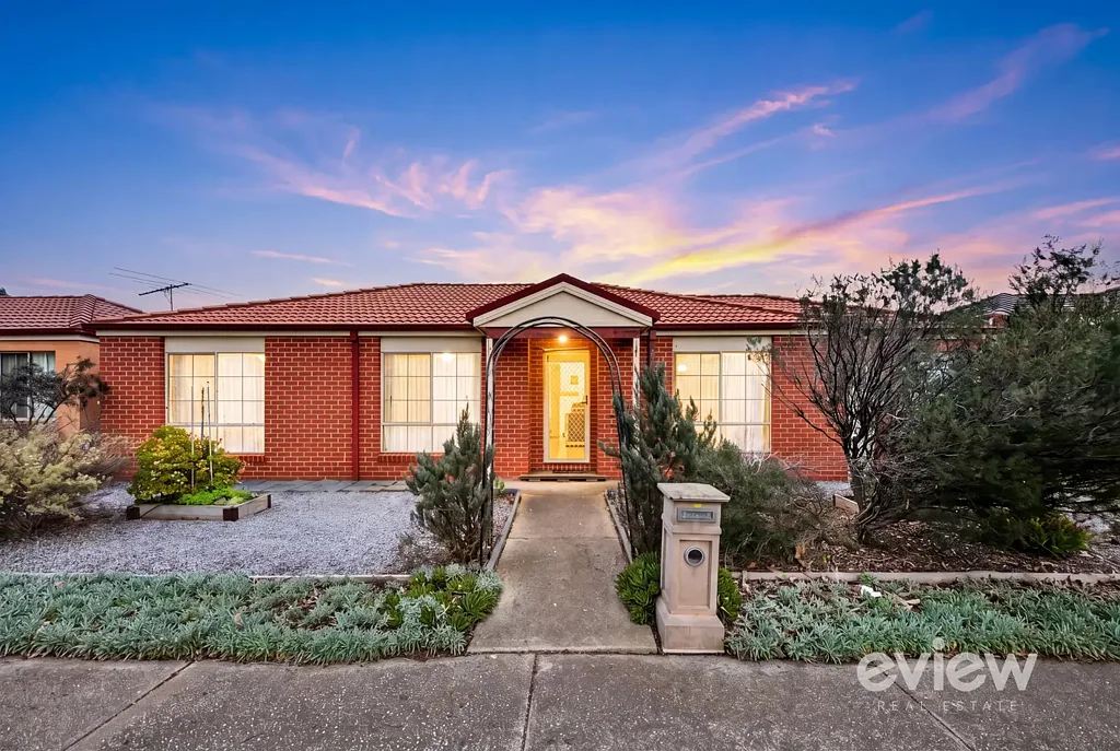 Werribee 3 Bedroom Spacious 3-Bedroom Unit in Werribee with Secure Garage