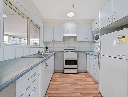 10 Lakedge Avenue, Berkeley Vale, NSW 2261, 3房, 1浴, House