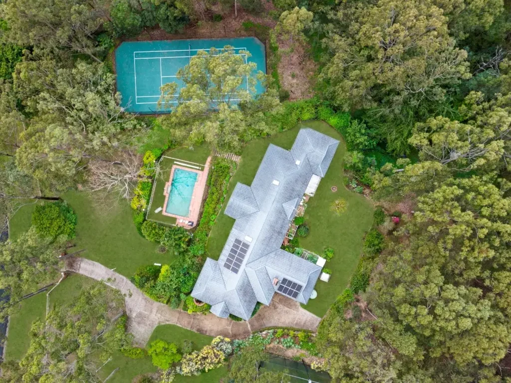 Pullenvale 5Kwarto Serene Acreage Living with Pool, Full Size Tennis Court and Flexible Granny Flat Accommodation