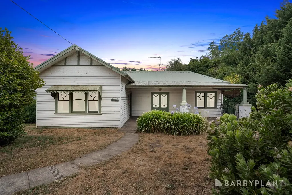 Drouin 2 Slaapkamer Just Over a Quarter Acre of Country Charm!