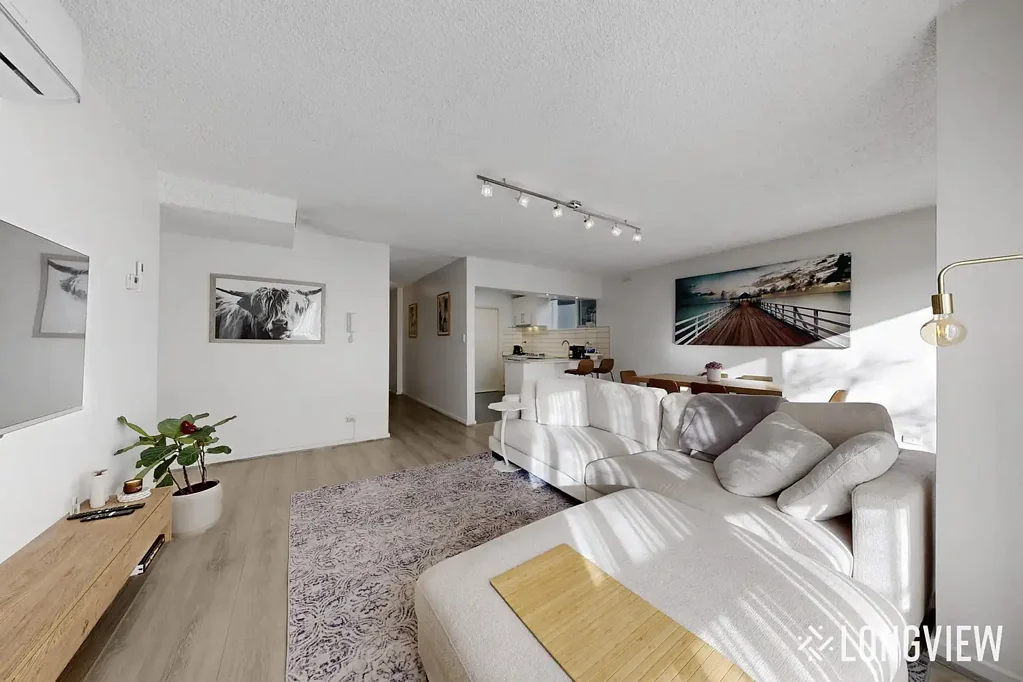 Inner-Bayside Lifestyle Meets Everyday Convenience