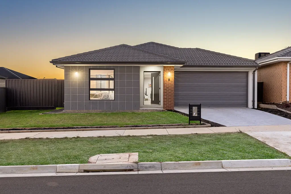 8 Hubbard Street, Lucas, VIC 3350