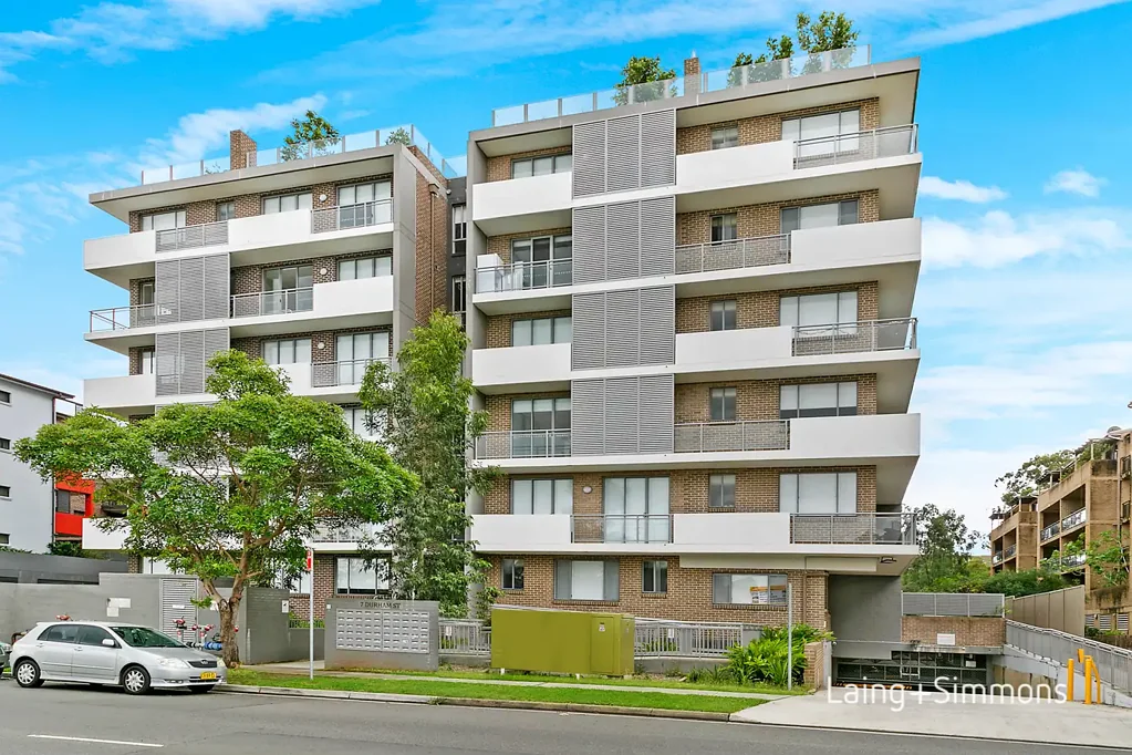 Mount Druitt 2房 现代设计 开阔空间 双阳台通风 现代厨房 主卧带套间 全屋木地板 理想地段 邻近交通购物 Stylish fifth-floor apartment with dual outdoor flow