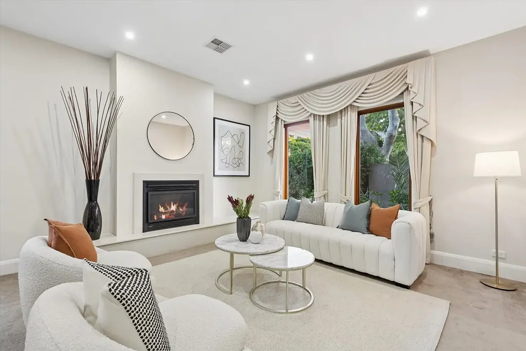 Brighton 4chambre Bayside Style, Space and Substance with Basement Parking for 6 Cars!
