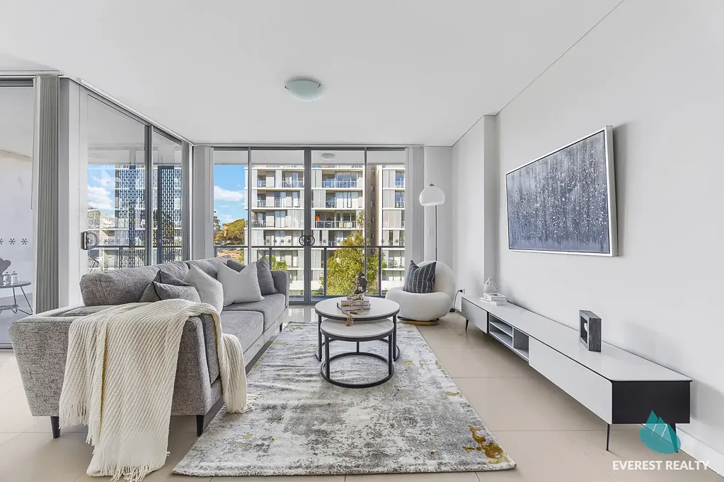 One Bedroom plus STUDY Apartment