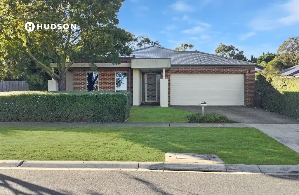 Sale 4침실 INVEST IN SALE, GIPPSLAND.  LEASED TO DEFENCE HOUSING. HUGE BLOCK!