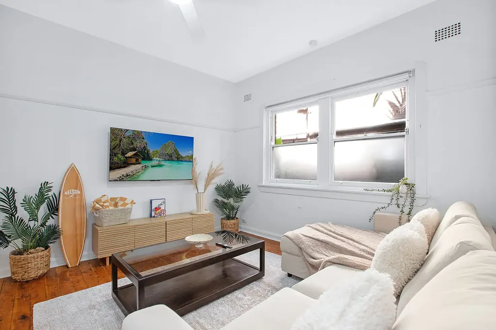 1 Bedroom Apartment In the Heat Of Manly - 6-month lease