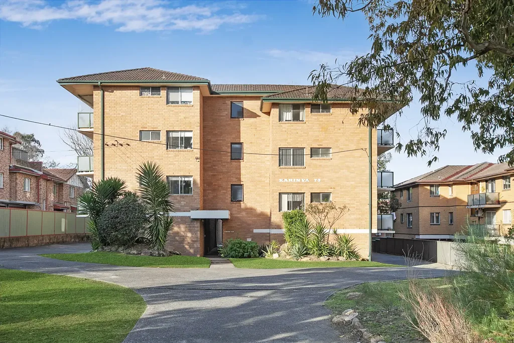 Campsie 2 Bedroom Park side location - Bordering Belfield & Campsie - Updated apartment