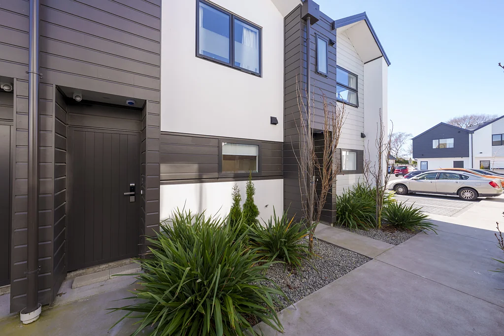 Waltham 2ਬੈੱਡਰੂਮ Parkside Townhouse with carpark