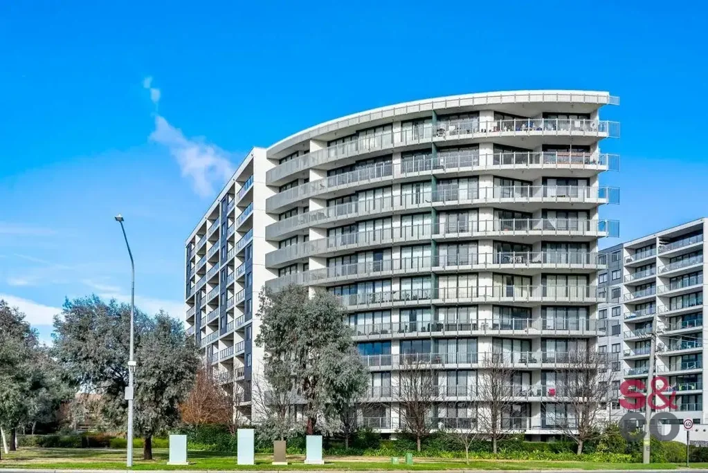 Modern Comfort in Lyneham!!!