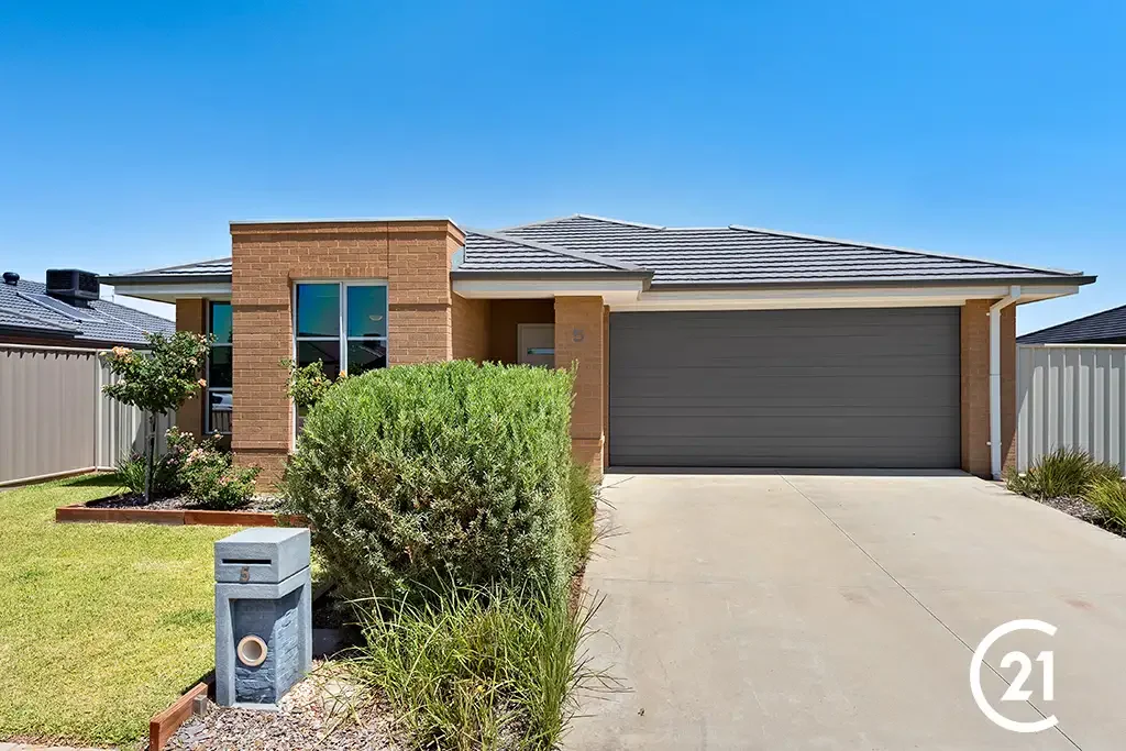 Modern, Light-Filled 3-Bedroom Home in Sought-After Parkview Estate