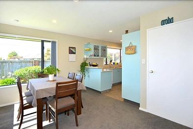 Fantastic 3 Bedroom Modern Townhouse In Great Location