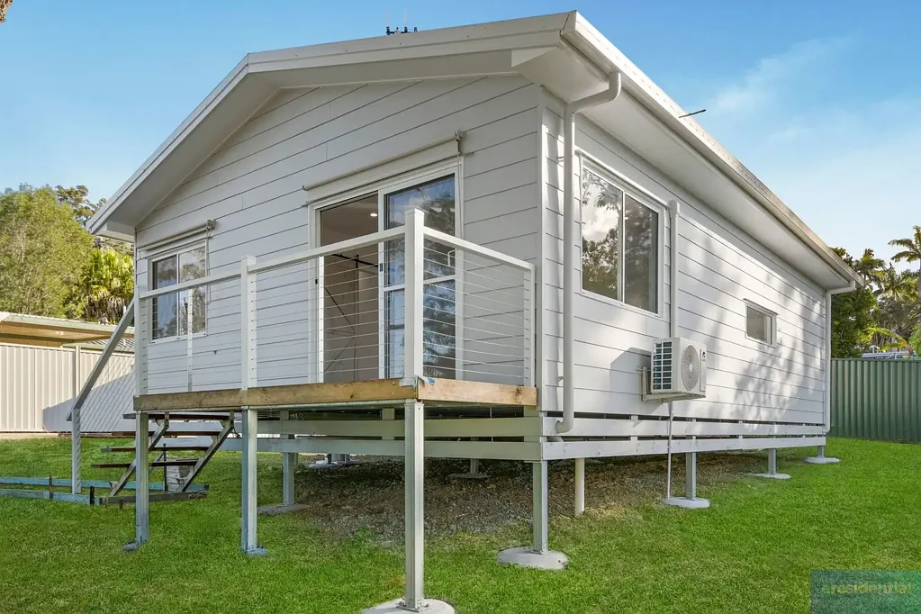 Private and Secure Low-Set Gem in Prime Holmview Pocket