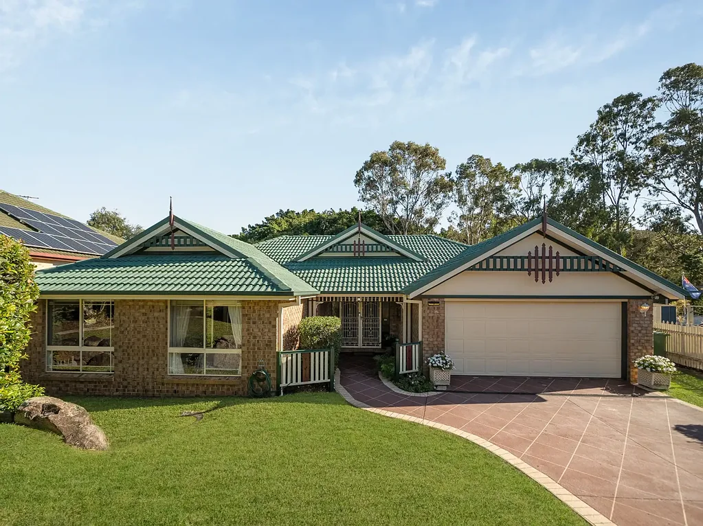 Murrumba Downs 4房  卡斯尔山经典，现代舒适与更新！  A Castle Hill Classic with Modern Comforts and Updates!