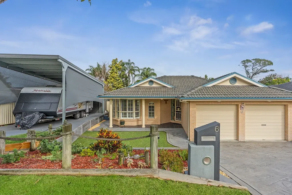 Kanwal 4房  Poolside Living with Space for the Whole Family