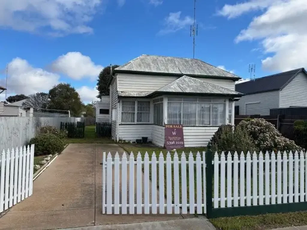 16 Beggs St, Warracknabeal, VIC 3393