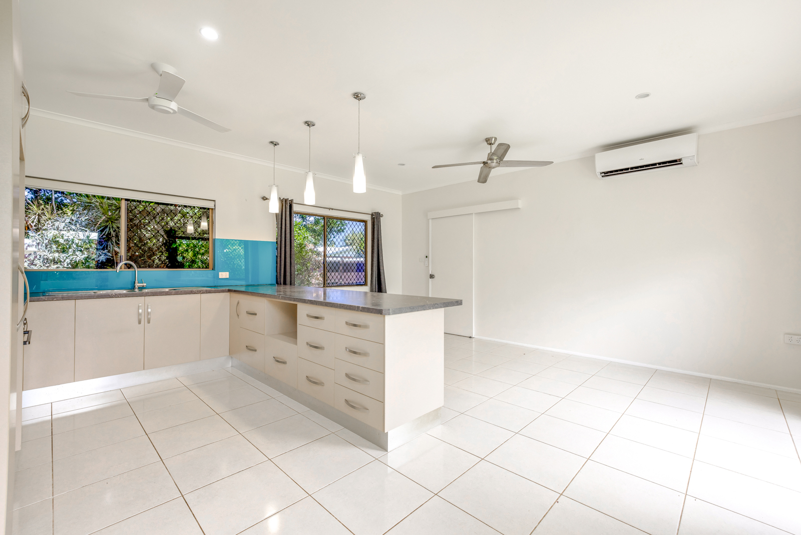 1 LOBELIA CT, MOOROOBOOL QLD 4870, 0 habitaciones, 0 baños, House