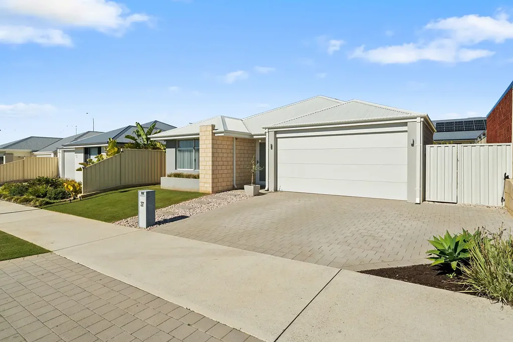 Madora Bay 4部屋 Under offer.